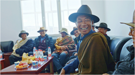 设立z6com·尊龙桑榆驿站，捐建村镇老年活动中心，关爱关注农村孤寡老人身心健康